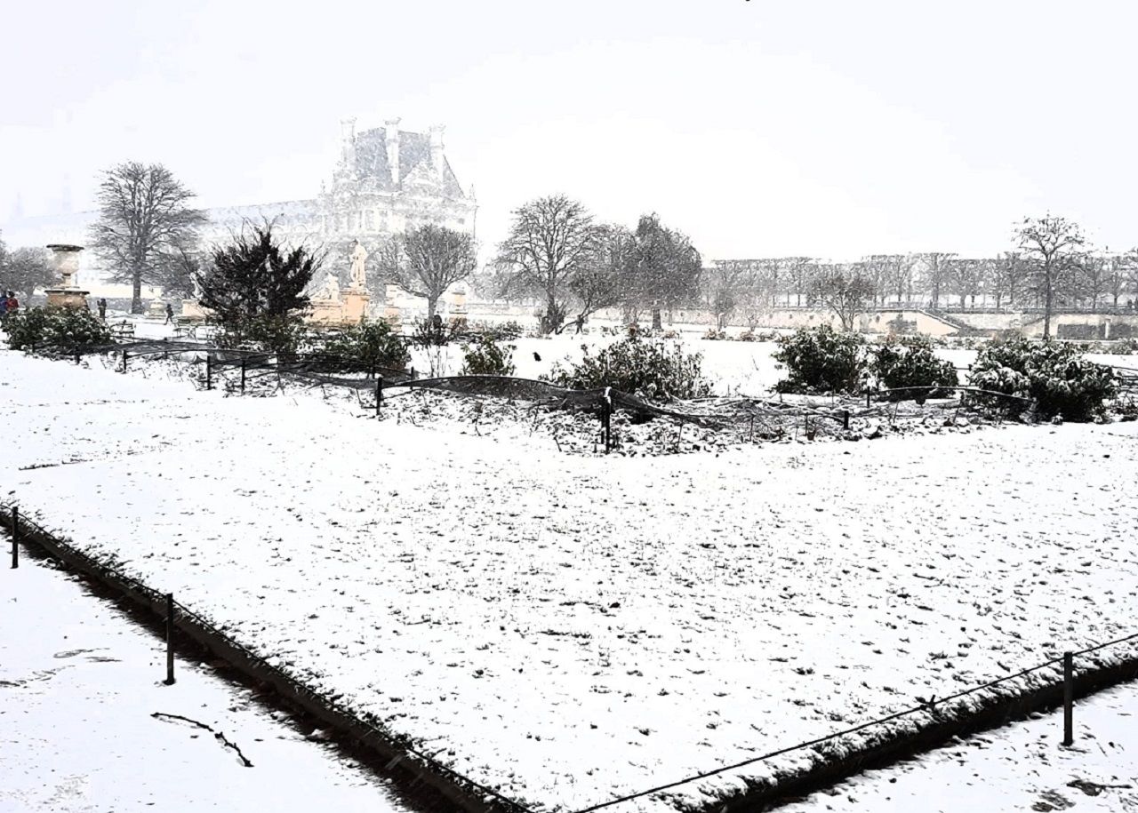 Paris Strasbourg Lyon Les Images D Un Week End Sous La Neige