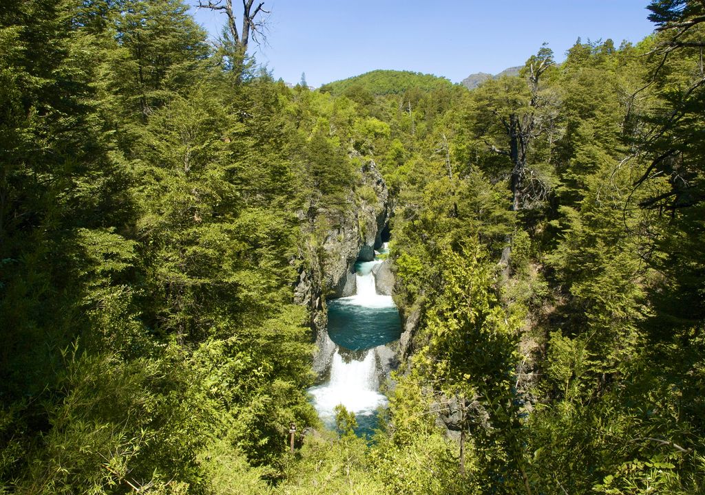 Serie de saltos de agua del Río Claro, Radal Siete Tazas. Serie de saltos de agua del Río Claro, Radal Siete Tazas.