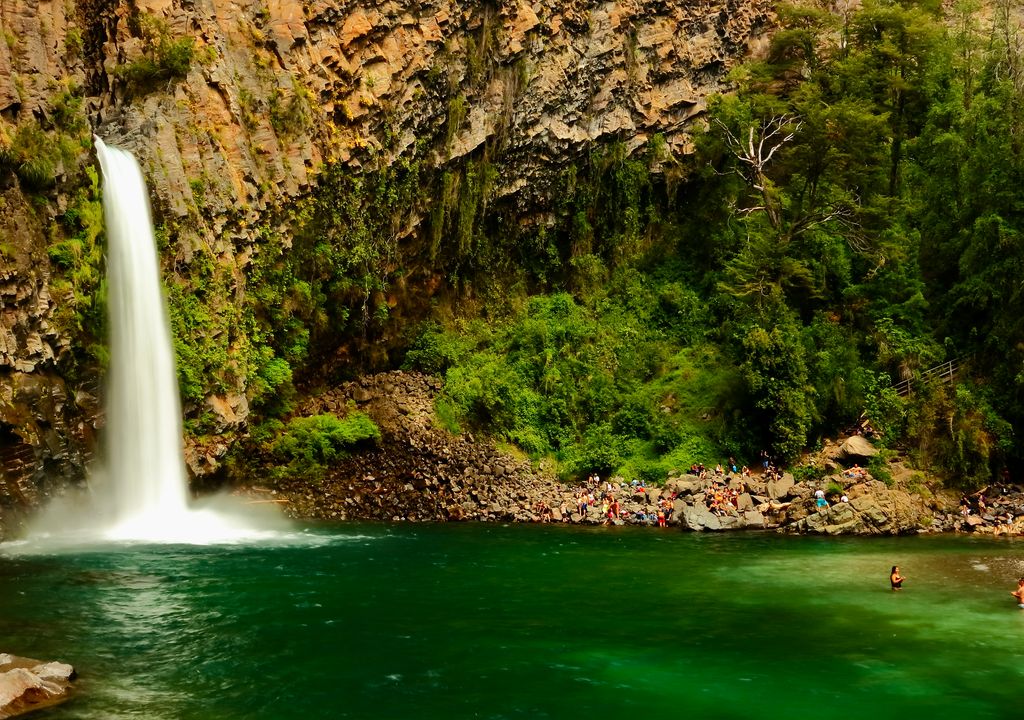 Salto La Leona, Parque Nacional Radal Siete Tazas. Salto La Leona, Parque Nacional Radal Siete Tazas.