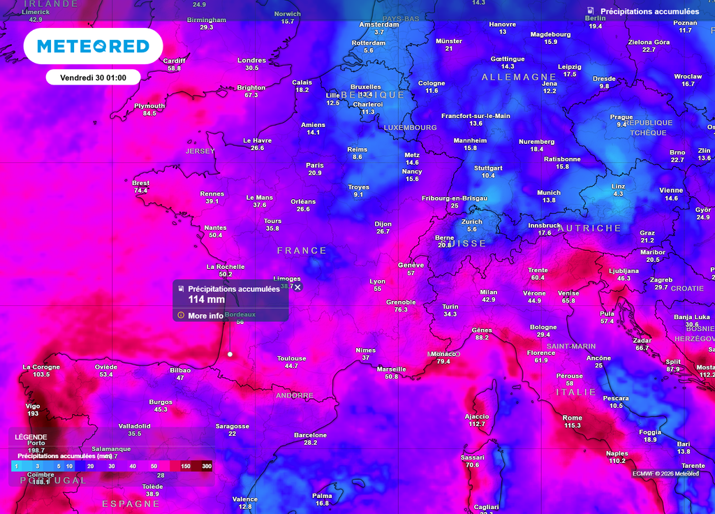 Cumuls de pluie jeudi soir D'ici vendredi prochain, ce sont surtout les régions de l'Ouest et du Sud qui seront très arrosées, avec parfois plus de 100mm en 5 jours.