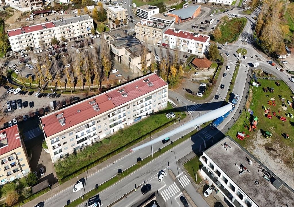 Transporte de pás para o parque eólico do Tâmega Transporte de pás para o parque eólico do Tâmega