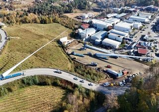 P&aacute;s gigantes do maior parque e&oacute;lico do pa&iacute;s cruzam as paisagens do Minho. Veja as incr&iacute;veis imagens