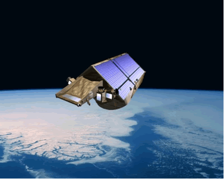 ESA Reconstrucción artística del futuro satélite CryoSat de la ESA sobrevolando los hielos de Groenlandia. Crédito ESAJosé Achache, director del Earth Observation Programmes, dio una conferencia en el ECAM (the European Conference on Applications of Meteorology) el pasado mes de septiembre en Roma para hablar sobre las actividades de la ESA en el desarrollo de los satélites meteorológicos.El primer satélite geostacionario y meteorológico operado por la ESA fue el Meteosat, lanzado en 1977. Hoy en día, la serie operativa Meteosat esta bajo la rutina operativa del Eumetsat.La serie Meteosat está siendo reemplazada por otra serie más moderna, denominada Meteosat Second Generation o MSG. Diseñado y construido por la ESA para Eumetsat, el MSG-1 fue lanzado al espacio en agosto del 2002.La ESA coopera con Eumetsat para disponer de otro satélite meteorológico de orbita polar, formado por una serie de tres satélites, los MetOp, cuyo primer lanzamiento está previsto para el 2005.Otros satélites de la ESA han contribuido a conocer mejor nuestro sistema climático, como han sido el ERS-1 y ERS-2, lanzados en 1991 y 1995, respectivamente. Estos han enviado datos valiosísimos durante más de 10 años. Desde febrero del 2002 está en orbita el Envisat, satélite de estudios medioambientales: gases atmosféricos, nubes, temperatura del agua del mar, oleaje y viento sobre el mar, etc.Para un futuro próximo, se espera lanzar el CryoSat en Julio del 2004, que se encargará de estudiar la capa de hielos de la tierra y el ADM-Aeolus, para el 2007. Este último se dedicará a obtener mapas de vientos globales.Más información en:http://www.esa.int/esaSA/SEMCTG0P4HD_earth_0.html