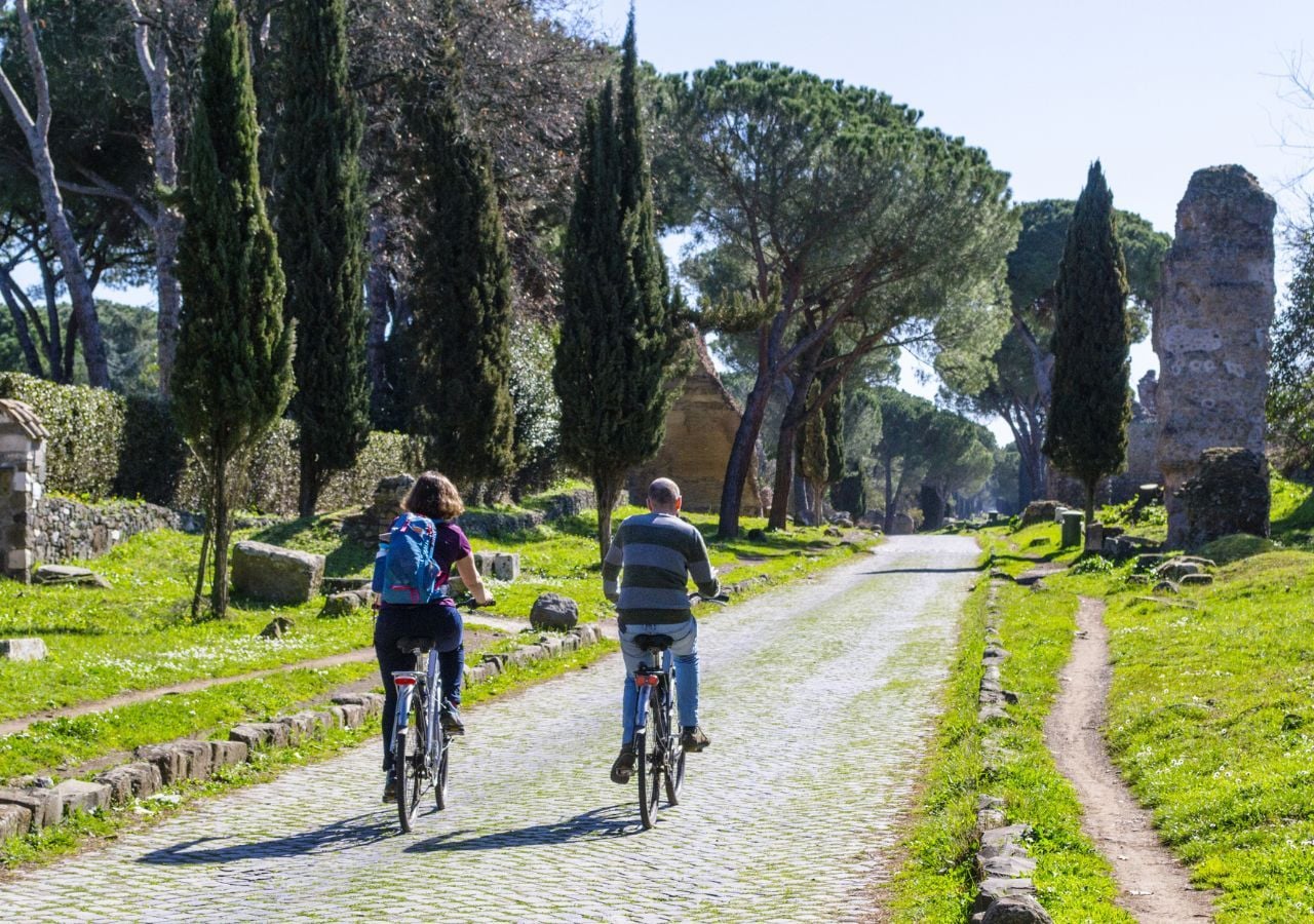 L'area archeologica dell'Appia Antica, perfetta per passeggiate a piedi o in bici