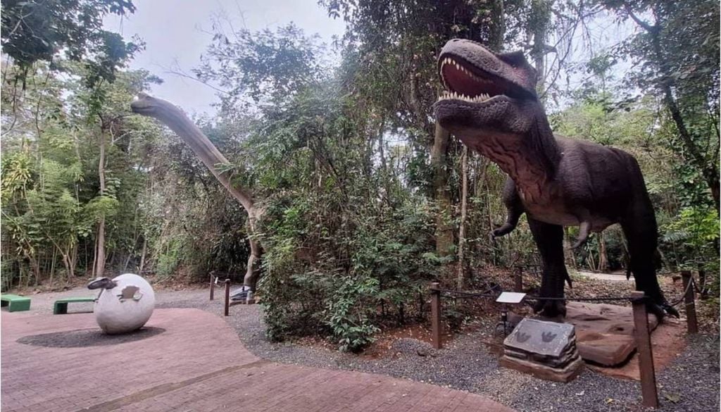 O Vale dos Dinossauros reabriu após melhorias no último sábado (4). Crédito: Prefeitura de Presidente Epitácio.