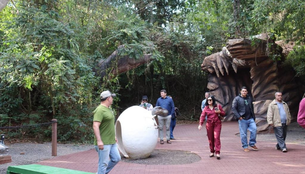 O Vale dos Dinossauros reabriu após melhorias no último sábado (4). Crédito: Prefeitura de Presidente Epitácio.