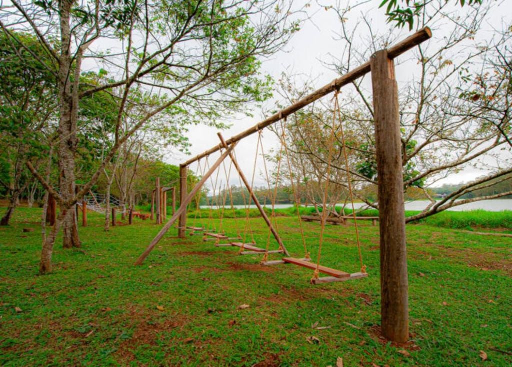 O Parque Natural Municipal Bororé conta com brinquedos naturalizados, feitos com madeira reaproveitada de podas. Crédito: Daniel Deák/ SPTuris.