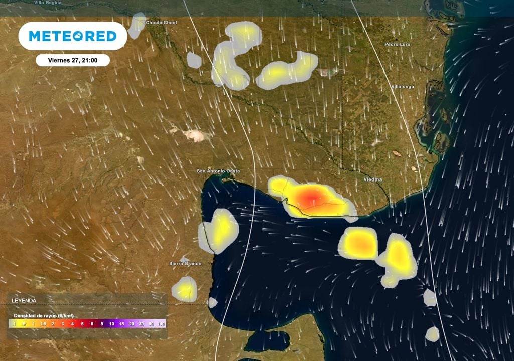 Rayos Noreste El viernes 27 una vaguada de onda corta en altura interactuará con una vieja superficie frontal y permitirá el desarrollo de algunas tormentas en el noreste de la Patagonia especialmente desde la tarde. Este mapa indica áreas con actividad eléctrica.
