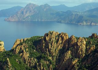 Patrimoine : faut-il sanctuariser la réserve de Scandola en Corse ? 