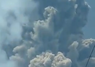 Paura nei Caraibi per l'eruzione del vulcano La Soufrière: i video