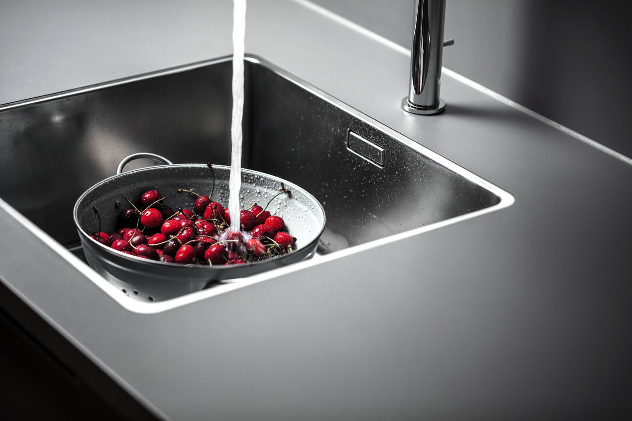 Do you have to wash the fruit before peeling it? Do you need to remove