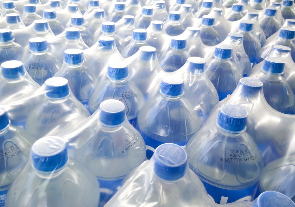 Plástico microplásticos nanoplásticos Agua botella