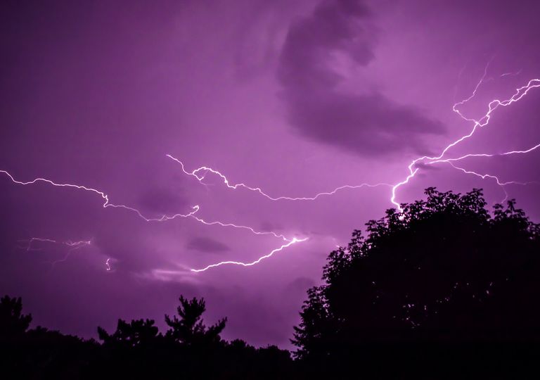 Tormenta eléctrica; rayos; nubes Tormenta eléctrica; rayos; nubes