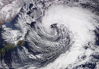 Los científicos encuentran cómo los pequeños procesos oceánicos influyen en las grandes borrascas de gran impacto