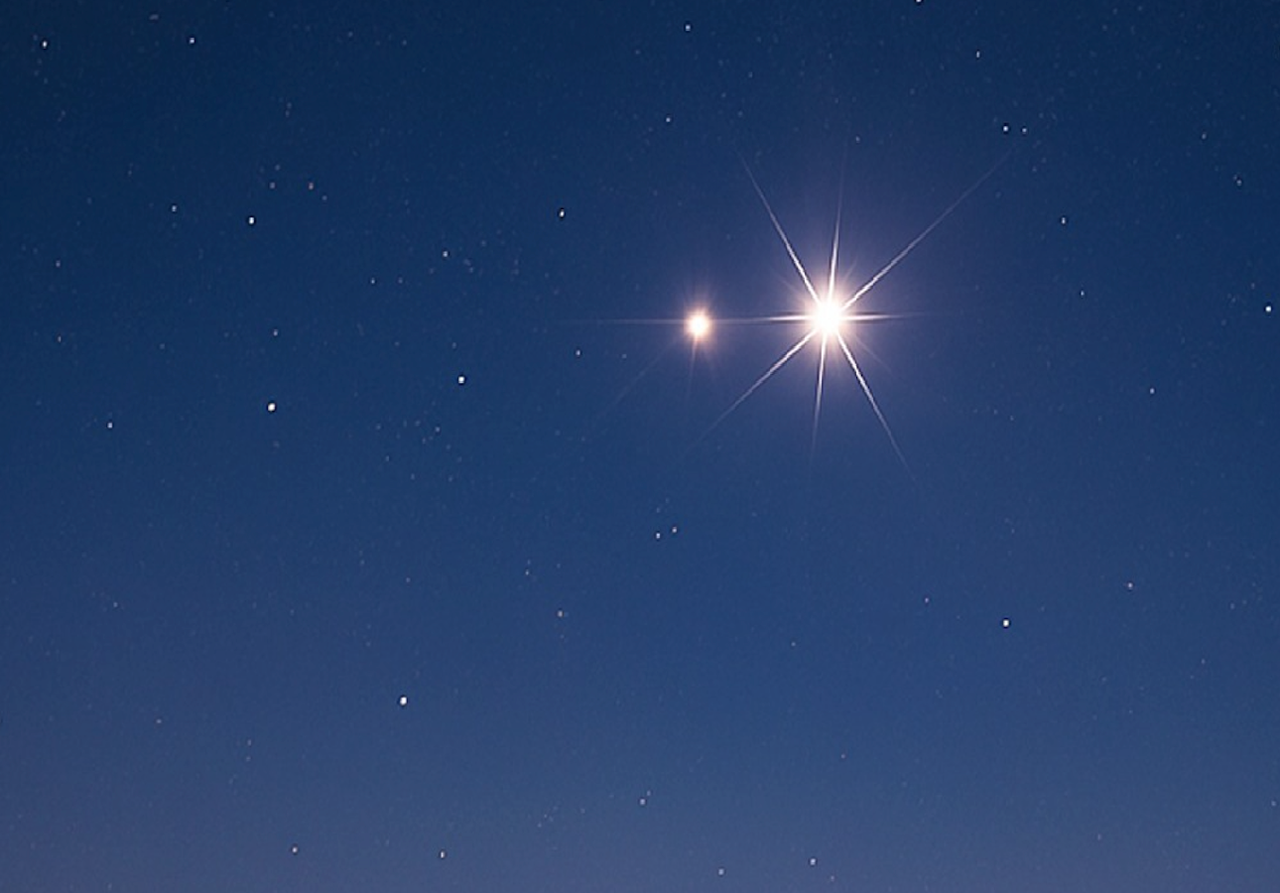 Il "bacio" ossia la congiunzione tra Venere e Mercurio visibile prima dell'alba di domani 25 Novembre.