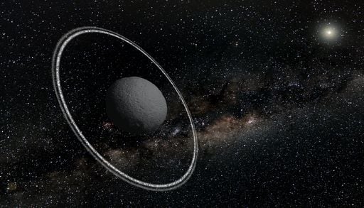 Per stupirsi non servono buchi neri o supernove: basta un &ldquo;sasso&rdquo; di 250 km con due anelli