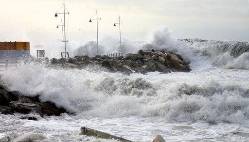 Ecco come il monsone asiatico fa scomparire le mareggiate da Scirocco durante l&rsquo;estate