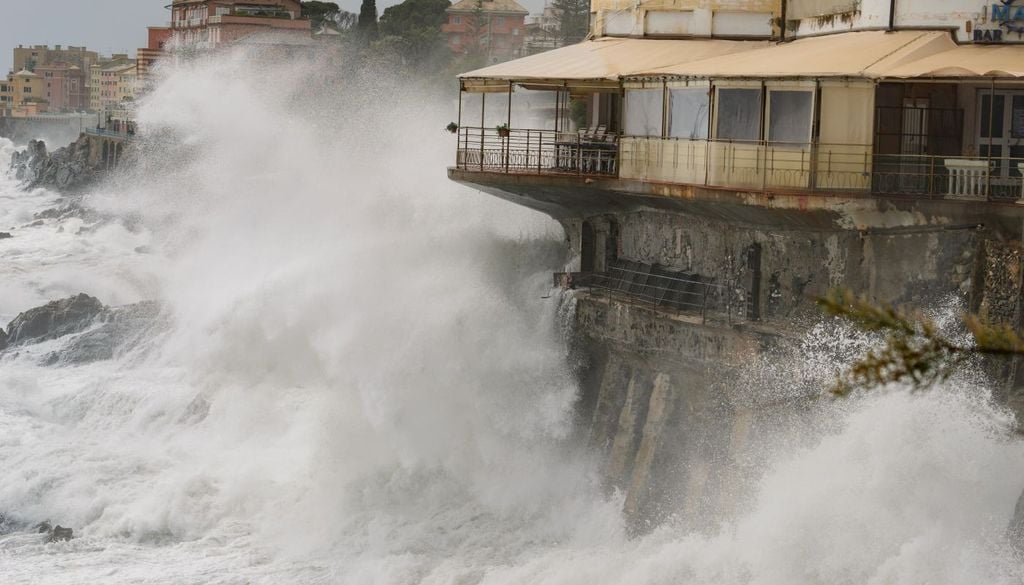 Quello che accade in estate sullo Ionio è la dimostrazione concreta di una teleconnessione atmosferica a scala emisferica, con il riscaldamento estivo dell’Asia influenza direttamente la circolazione sul Mediterraneo orientale.