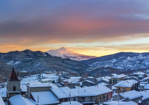 Perch&eacute; in questo borgo montano della Sicilia pu&ograve; cadere fino a 1 metro di neve fresca in 24 ore?