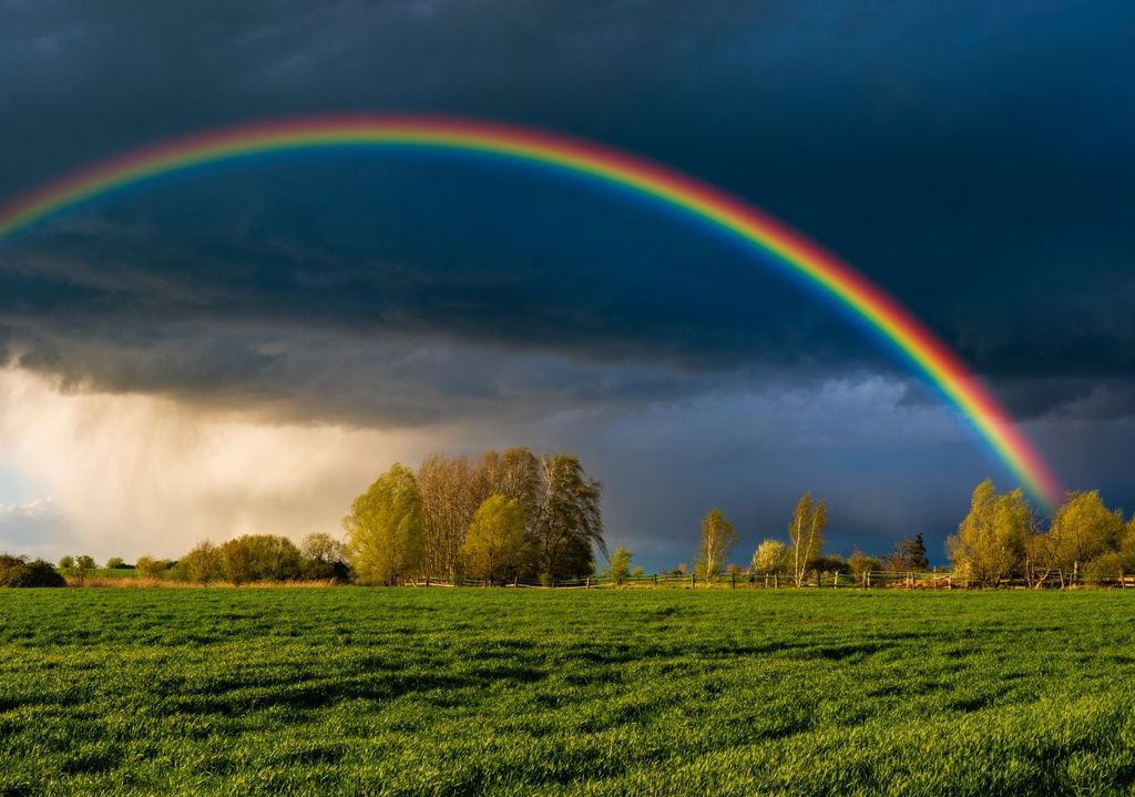 Arcobaleno osservato dall'alto. Arcobaleno osservato dall'alto.