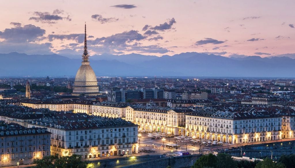 Lo skyline di Torino, con la cupola e la guglia della Mole Antonelliana