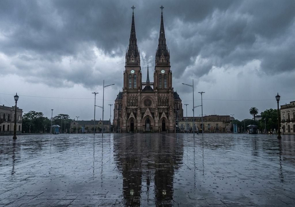 Peregrinación a Luján 2026 lluvias y nieblas Lluvias, tormentas, nieblas y subibaja térmico en la Peregrinación a Luján 2026.