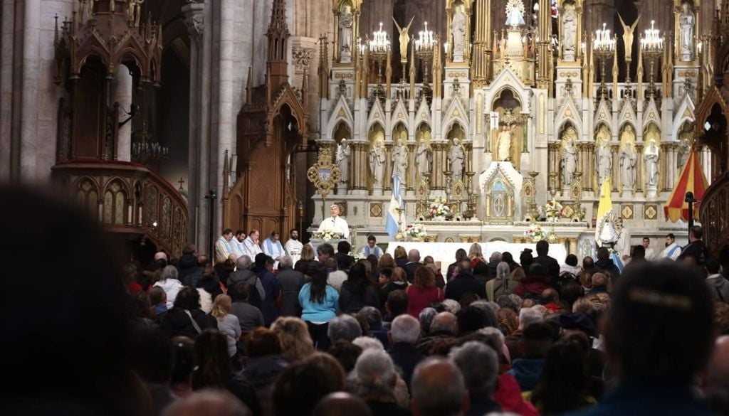 La Basílica Nuestra Señora de Luján por dentro La Basílica Nuestra Señora de Luján por dentro