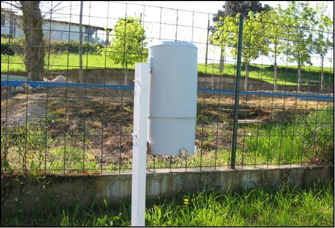 Figura 7. Pluviómetro Hellmann instalado en el jardín meteorológico de la Estación de Santander-Ojáiz