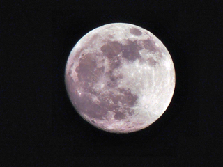 Diminutas perlas de vidrio verdes ofrecen una ventana a las profundidades ocultas de la Luna