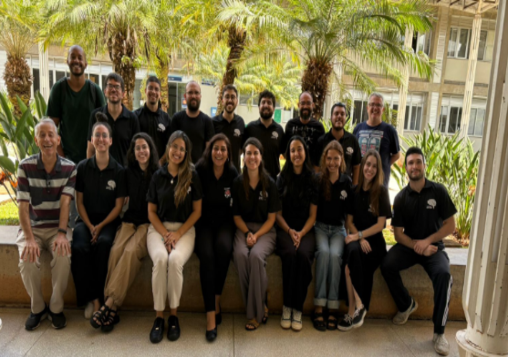Equipe de pesquisadores coordenada pela professora Luana Cristina Camargo.
