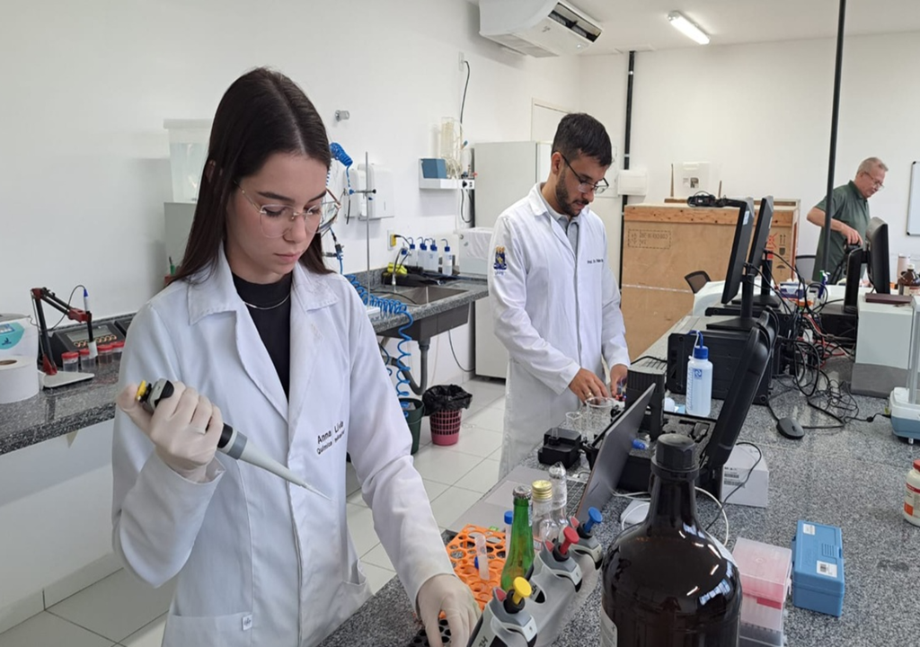 Pesquisadores da UEPB criaram kit portátil para detectar adulterações em bebidas Pesquisadores da UEPB criaram kit portátil para detectar adulterações em bebidas