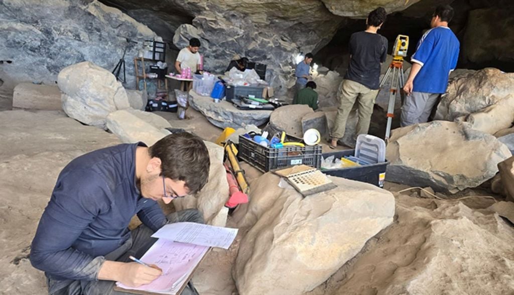 Gruta do Gentio II é um sítio arqueológico localizado no município de Unaí, noroeste de Minas Gerais, na Região Integrada de Desenvolvimento do Distrito Federal e Entorno (RIDE-DF). Foto: Arquivo pessoal Gruta do Gentio II é um sítio arqueológico localizado no município de Unaí, noroeste de Minas Gerais, na Região Integrada de Desenvolvimento do Distrito Federal e Entorno (RIDE-DF). Crédito: Arquivo pessoal