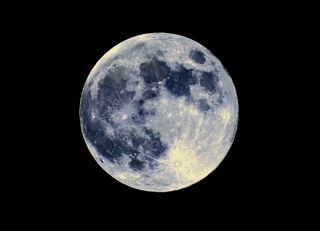 Phénomène rare : une « super Lune bleue » sera observable la nuit prochaine en France !