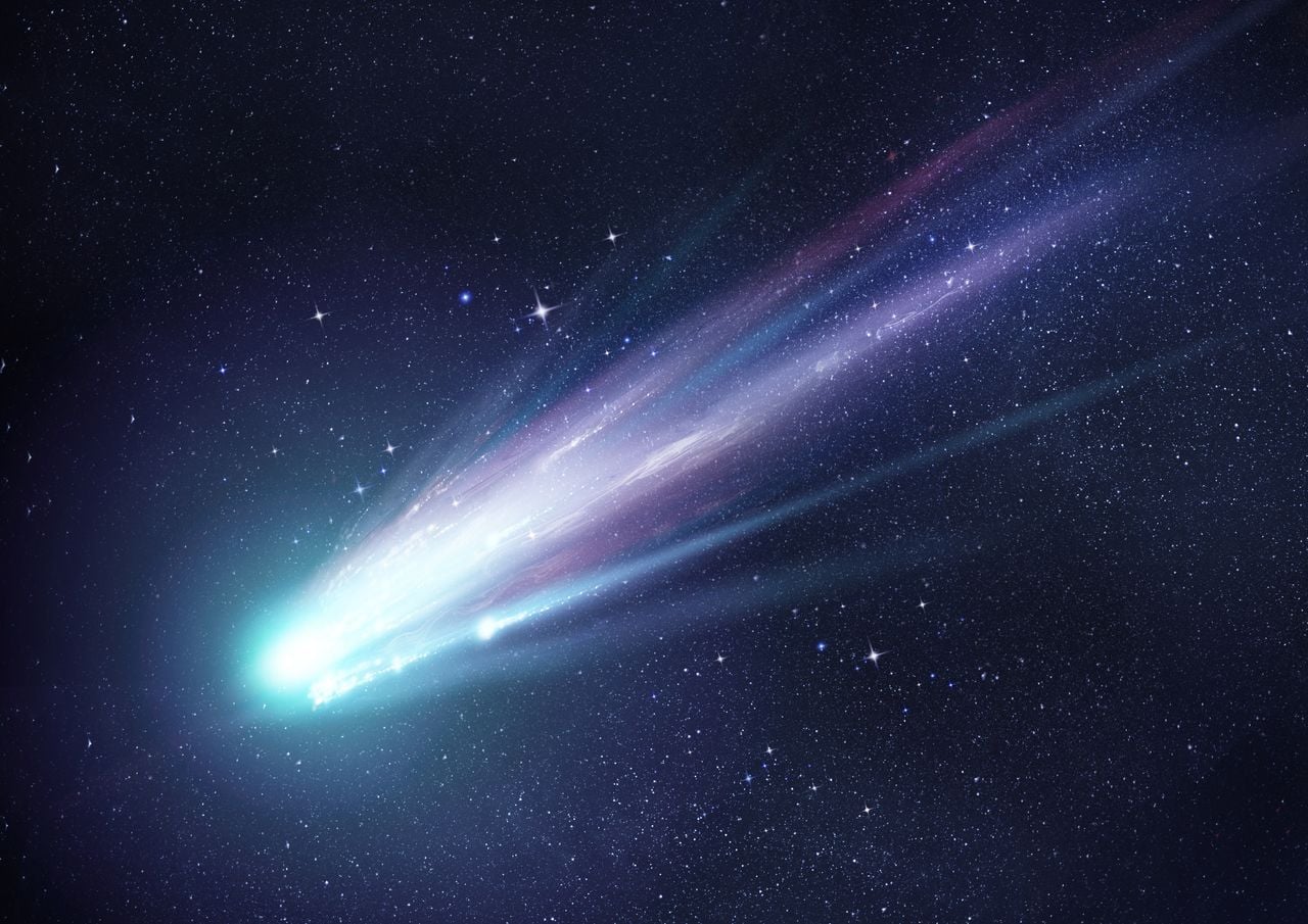 Os cometas brilham com cores diferentes consoante a sua composição química.