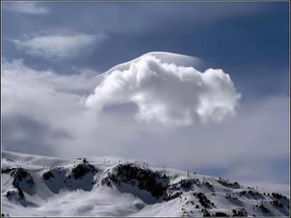 Pileus, las nubes con sombrero