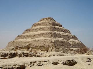 Französische Wissenschaftler vermuten, dass die älteste Pyramide Ägyptens mit hydraulischer Technik gebaut wurde