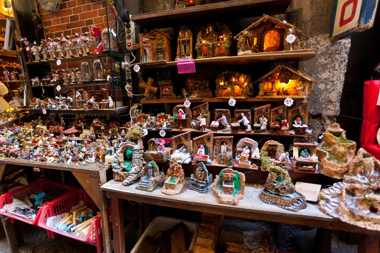 Das ganze Jahr über werden in Neapel Weihnachtskrippen gebaut. Foto: Adobe Stock