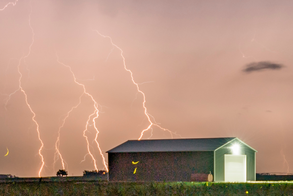 Strong Storms Light Up the Plain's Sky