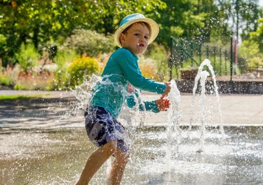 Planes perfectos para combatir el calor extremo: 5 parques con juegos de agua en Santiago