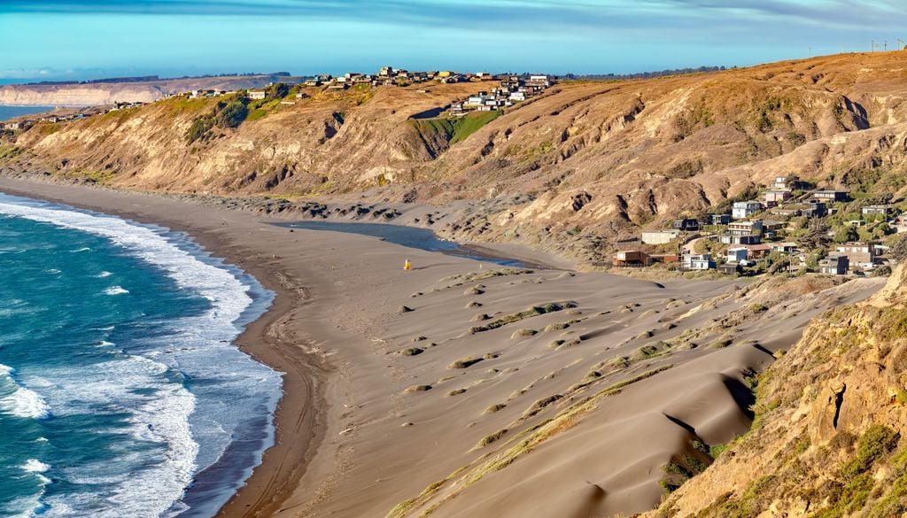 Matanzas, Región de O'Higgins, Chile. Matanzas es uno de los destinos costeros estrella de la Región de O’Higgins.