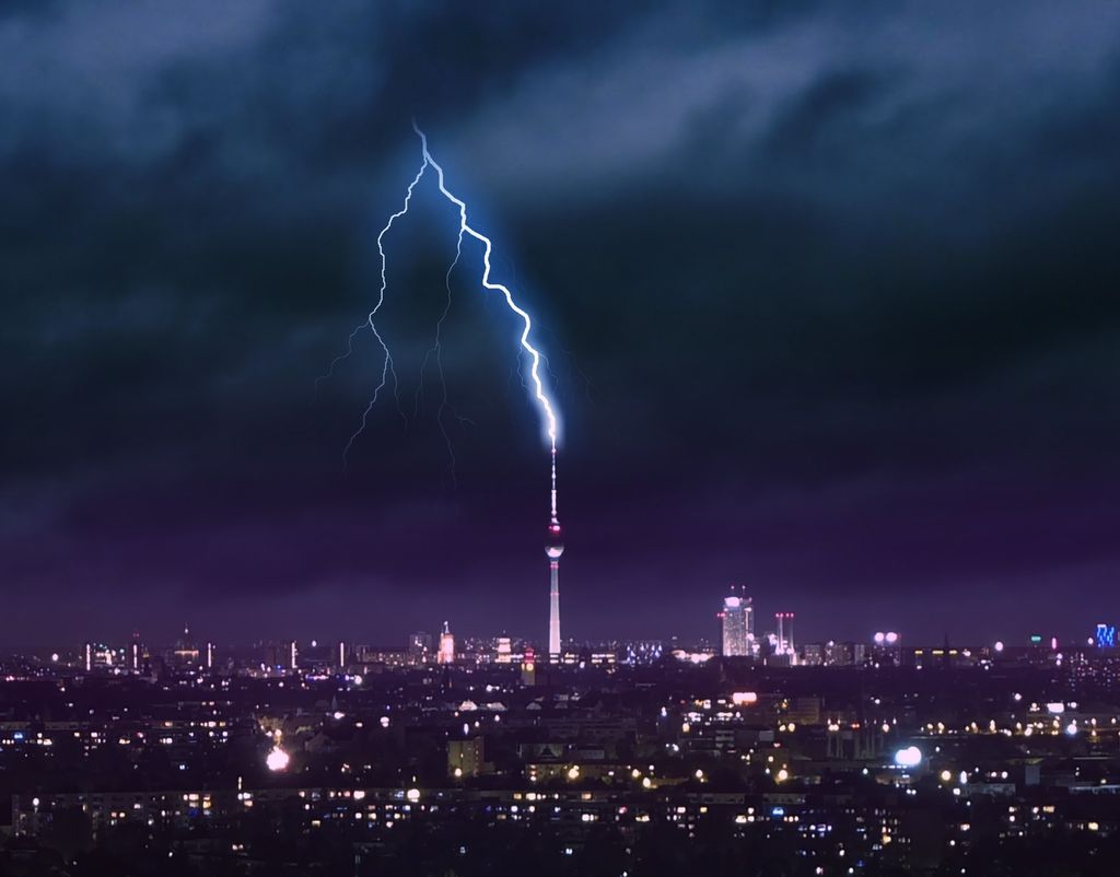 Unwetter mit Blitz und Donner ziehen am Freitag über Berlin und Brandenburg