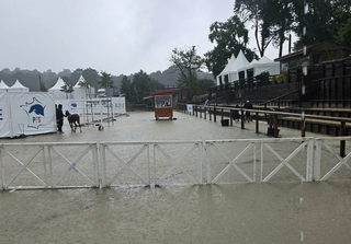 Pluies, inondations, éboulement : une goutte froide provoque des intempéries et fait deux morts en France