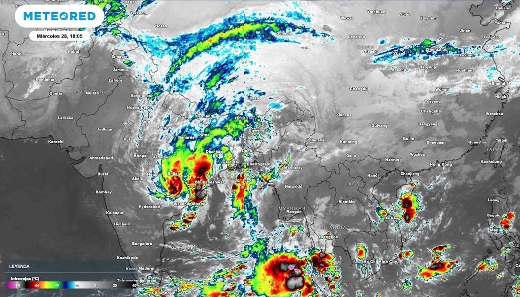 Tras completar el proceso de entrada a tierra, "Arnab" se debilitó rápidamente y pasó de ser una tormenta ciclónica muy severa a una severa, y luego a depresión.