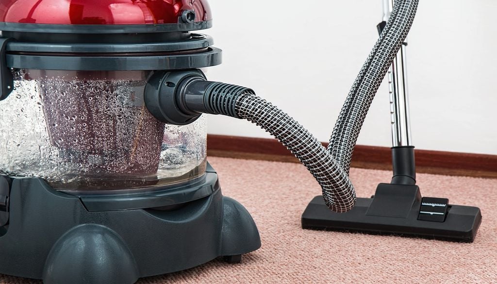 Passez l'aspirateur au minimum une fois par semaine