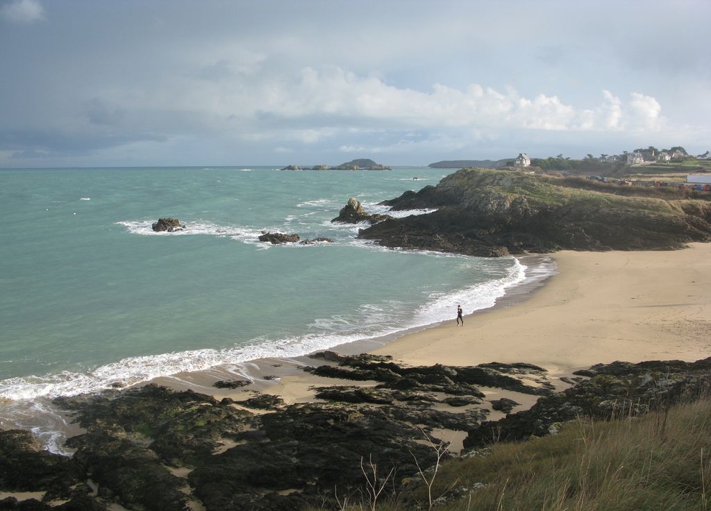 En Bretagne, les plages déjà polluée l'été le sont encore plus l'hiver.
