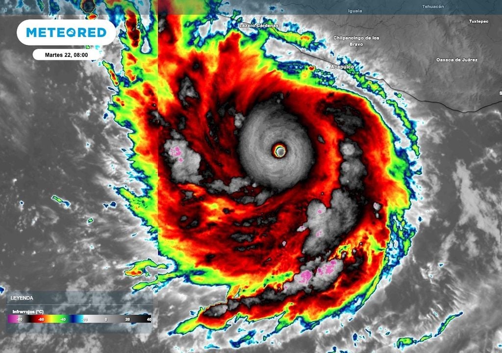La imagen satelital IR, muestra la nubosidad convectiva asociada a la circulación "Polo", también se aprecia su bien formado ojo de huracán categoría 5. La imagen satelital IR, muestra la nubosidad convectiva asociada a la circulación "Polo", también se aprecia su bien formado ojo de huracán categoría 5.