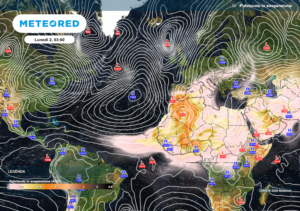Mappa a larga scala della pressione al suolo e del pulviscolo atmosferico in sospensione: si nota un grande trasporto di polvere dal Sahara verso il Mediterraneo e l'Italia e anche verso i Caraibi e centro-sud America.