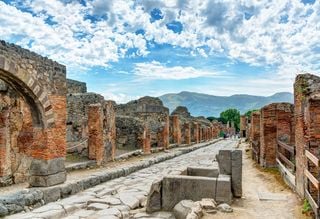 Pompei, uno studio ha ricostruito gli effetti devastanti dei terremoti durante l'eruzione del Vesuvio del 79 d.C.