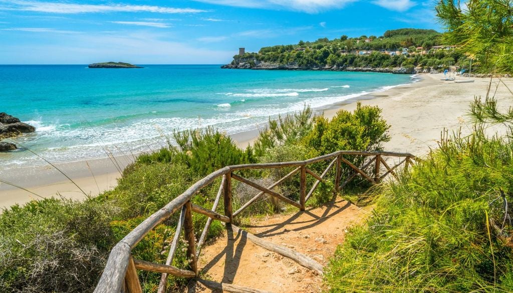 ponte 2 giugno 2026 La costa incontaminata di Marina di Camerota, in Cilento