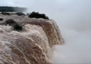 Por la crecida en las Cataratas del Iguazú cierran la Garganta del Diablo